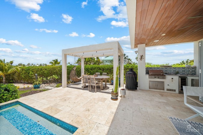 24  SHOREWINDS TRAIL, THE SHORES FAMILY HOME