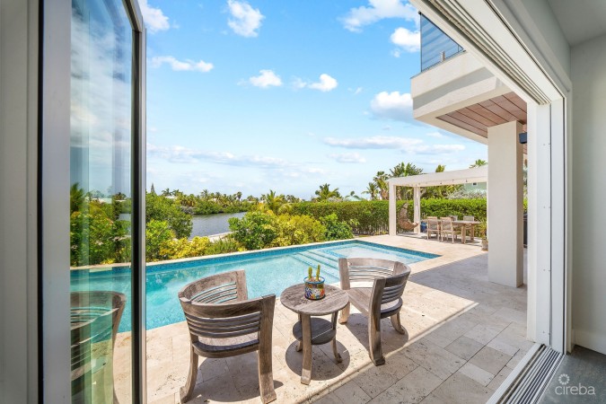 24  SHOREWINDS TRAIL, THE SHORES FAMILY HOME