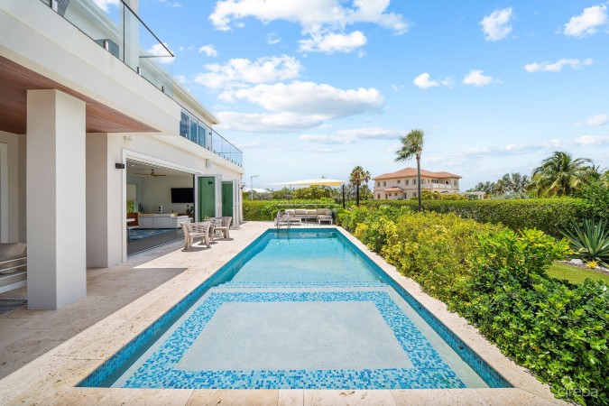 24  SHOREWINDS TRAIL, THE SHORES FAMILY HOME
