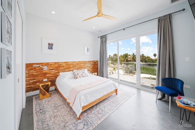 24  SHOREWINDS TRAIL, THE SHORES FAMILY HOME