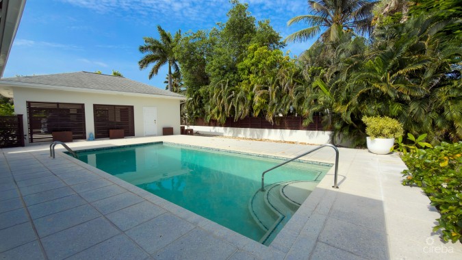 SEVEN MILE BEACH CORRIDOR FAMILY HOME
