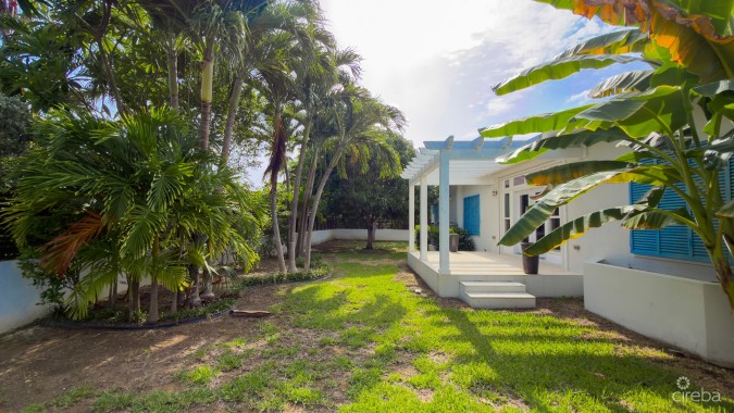 SEVEN MILE BEACH CORRIDOR FAMILY HOME