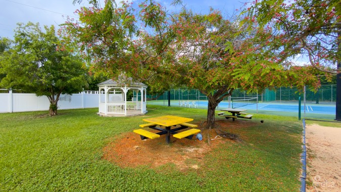 SNUG HARBOUR ANDREW DRIVE - 4 BEDROOM FAMILY HOME IN THE SEVEN MILE BEACH CORRIDOR