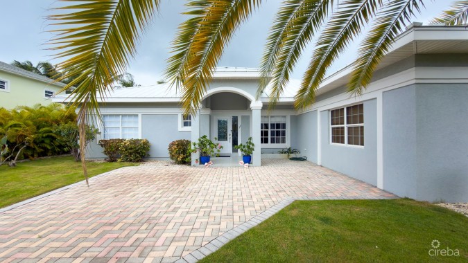 SNUG HARBOUR ANDREW DRIVE - 4 BEDROOM FAMILY HOME IN THE SEVEN MILE BEACH CORRIDOR
