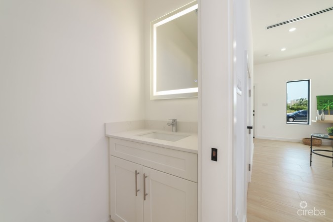 2 BEDROOM, 2.5 BATHROOM DUPLEX IN LOOKOUT GARDEN