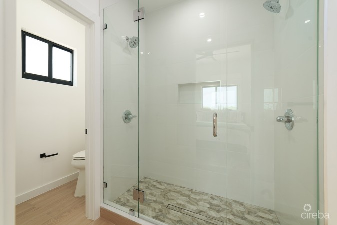 2 BEDROOM, 2.5 BATHROOM DUPLEX IN LOOKOUT GARDEN