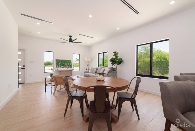 2 BEDROOM, 2.5 BATHROOM DUPLEX IN LOOKOUT GARDEN