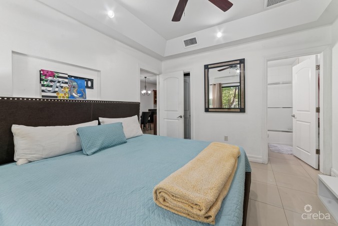 2 BEDROOM CONDO IN LANTERN POINT
