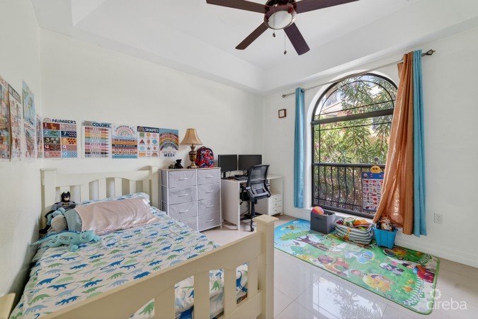 2 BEDROOM CONDO IN LANTERN POINT