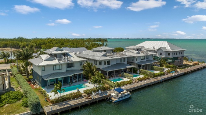 LARGE SEAHAVEN 2 BED WITH POOL - OCEANVIEW AND CANAL FRONT