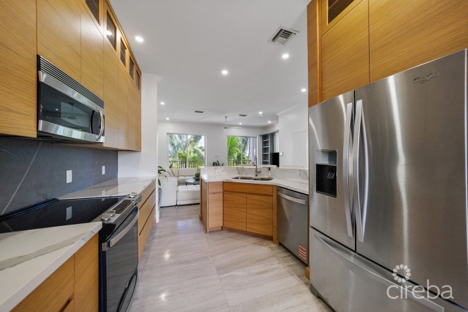 REDUCED! TURNBERRY  EAST #3 , CRYSTAL HARBOUR