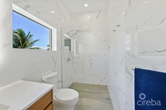 REDUCED! TURNBERRY  EAST #3 , CRYSTAL HARBOUR