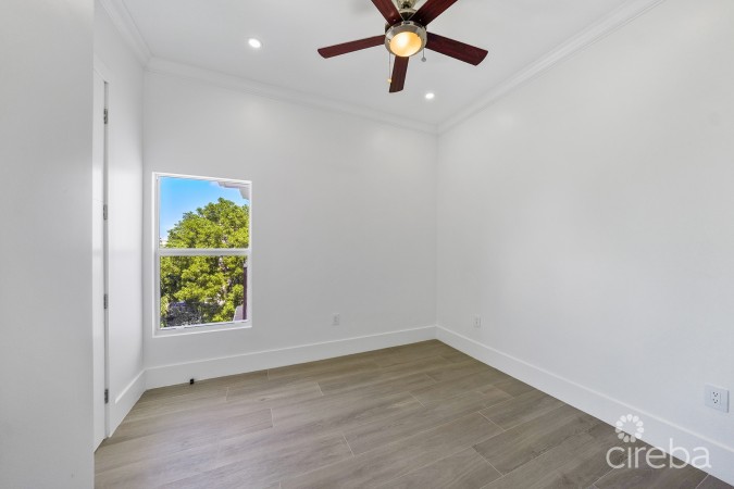 REDUCED! TURNBERRY  EAST #3 , CRYSTAL HARBOUR