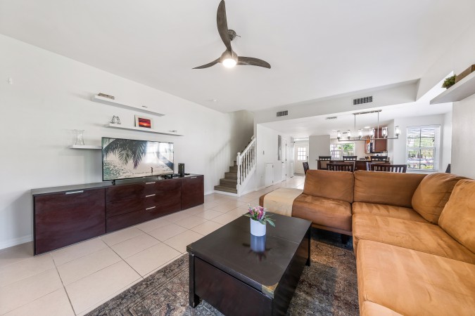 SOUTHAMPTON GARDENS, BRIGHT END UNIT
