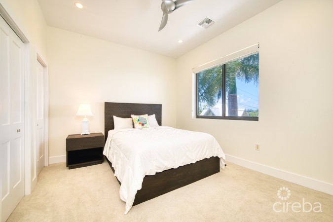 LARGE SEAHAVEN 2 BED WITH POOL - OCEANVIEW AND CANAL FRONT