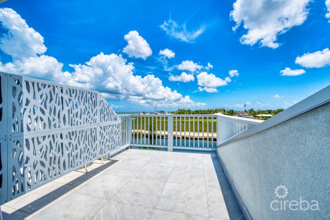 LARGE SEAHAVEN 2 BED WITH POOL - OCEANVIEW AND CANAL FRONT