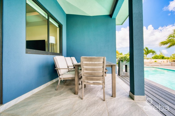 LARGE SEAHAVEN 2 BED WITH POOL - OCEANVIEW AND CANAL FRONT