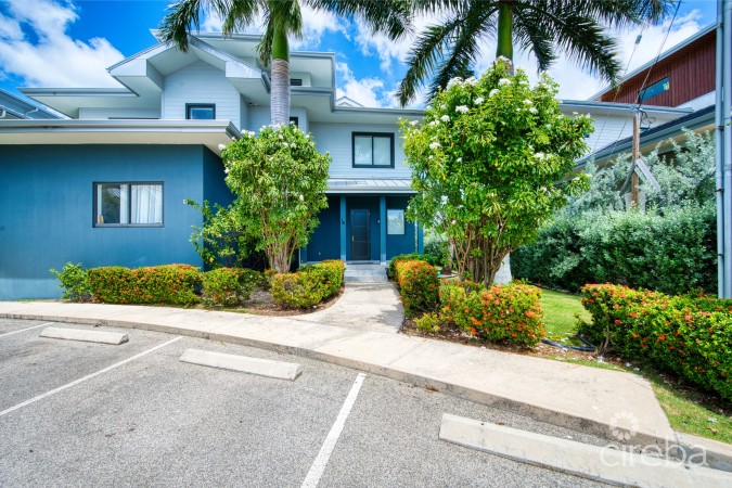 LARGE SEAHAVEN 2 BED WITH POOL - OCEANVIEW AND CANAL FRONT