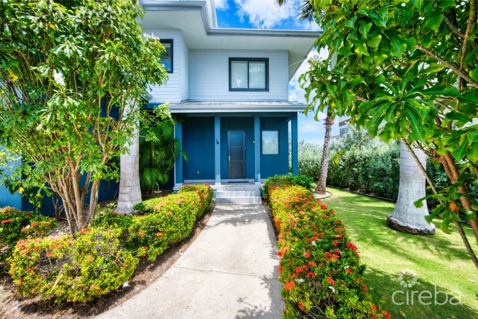 LARGE SEAHAVEN 2 BED WITH POOL - OCEANVIEW AND CANAL FRONT