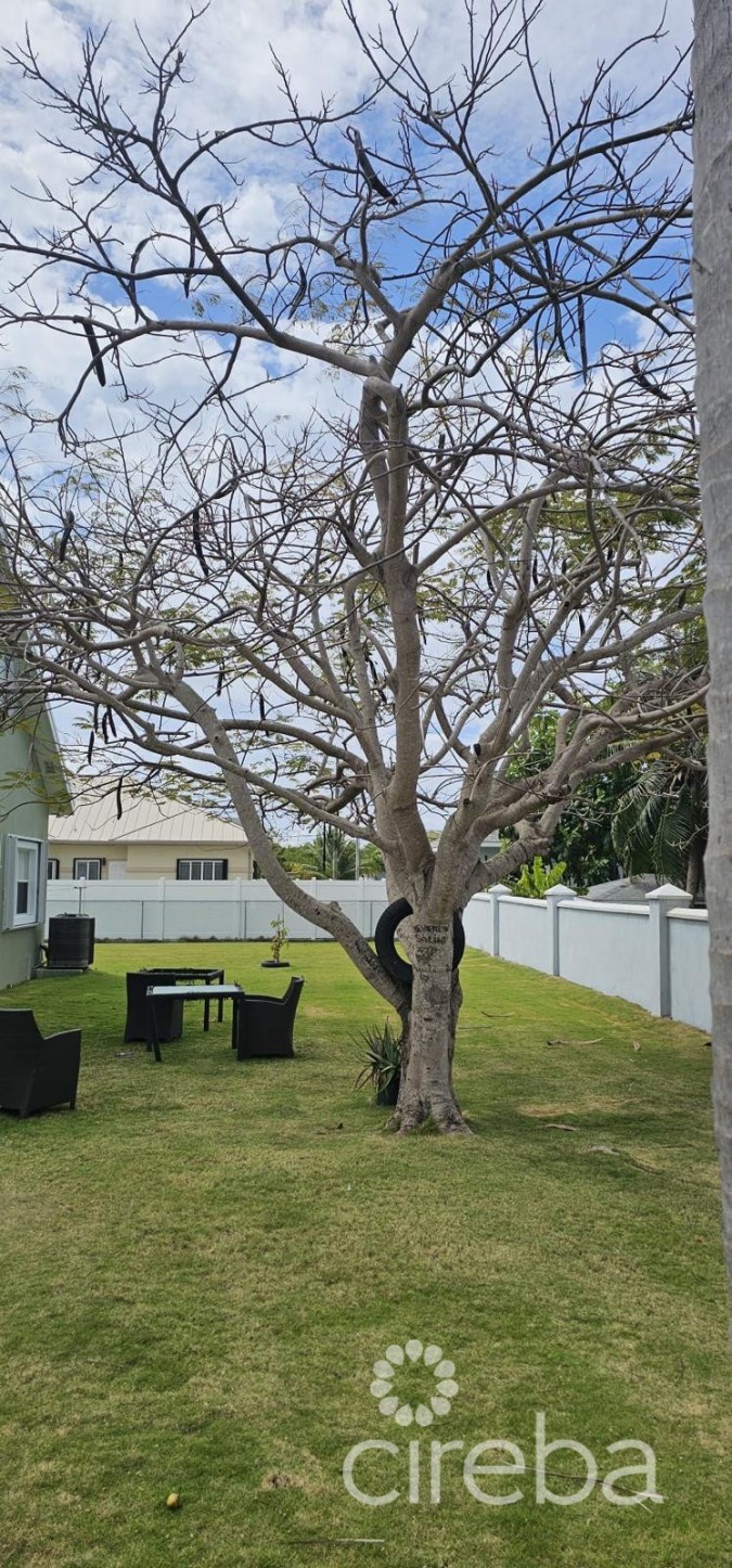 DUPLEX INVESTMENT PROPERTY - AURORA DRIVE, WEST BAY