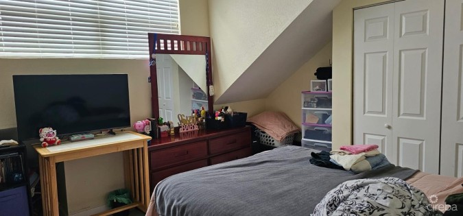 DUPLEX INVESTMENT PROPERTY - AURORA DRIVE, WEST BAY