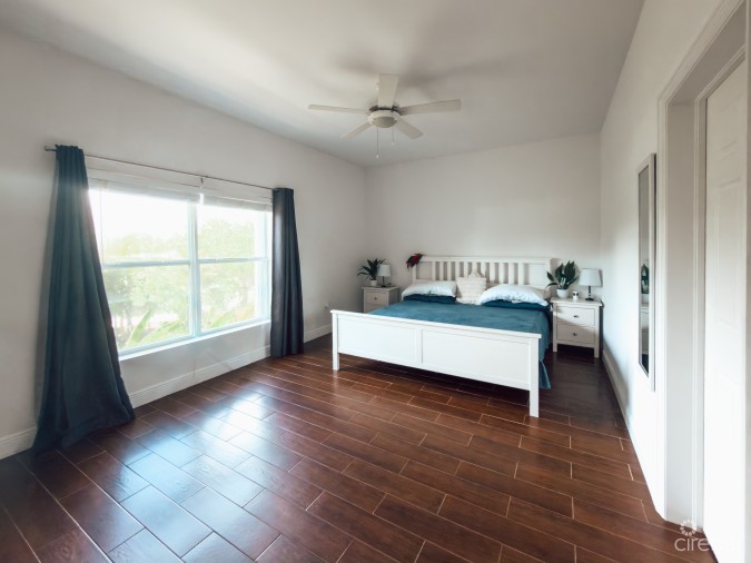EMERALD ISLE 2 BEDROOM TOWNHOUSE