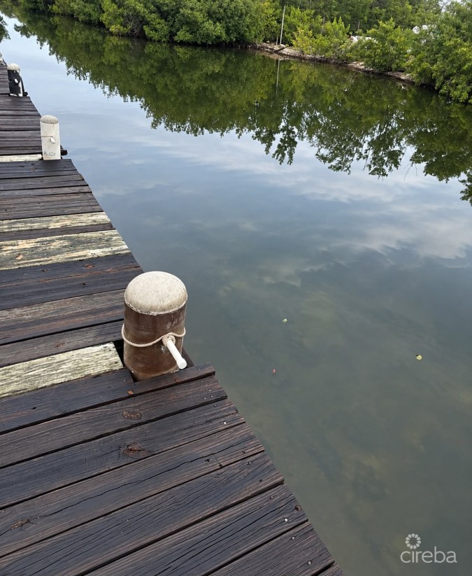 PEPI STREET DUPLEX (WITH DOCK)