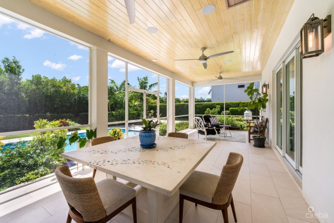THE LAKES EXECUTIVE FAMILY HOME WITH POOL