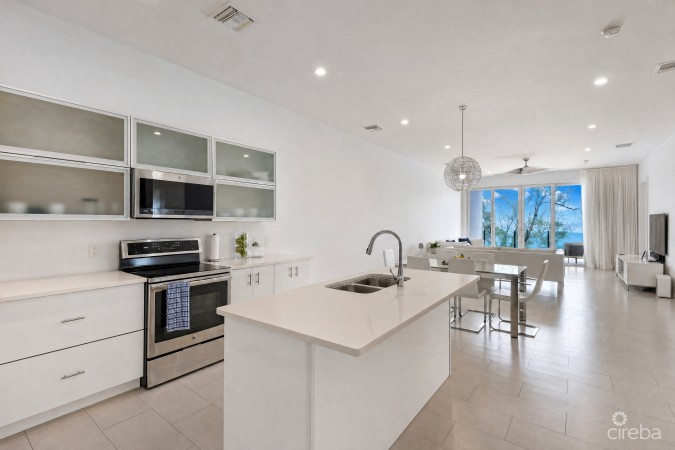 SHORE CLUB #6- OCEAN VIEW PENTHOUSE WITH PRIVATE ROOF TOP TERRACE- VENDOR TO PAY STAMP DUTY!!!!!!!