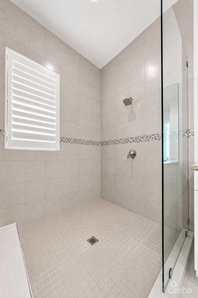 SHORE CLUB #6- OCEAN VIEW PENTHOUSE WITH PRIVATE ROOF TOP TERRACE- VENDOR TO PAY STAMP DUTY!!!!!!!