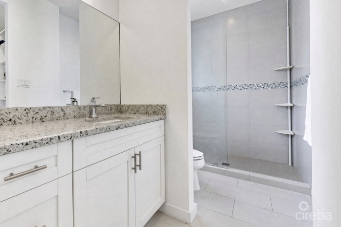 SHORE CLUB #6- OCEAN VIEW PENTHOUSE WITH PRIVATE ROOF TOP TERRACE- VENDOR TO PAY STAMP DUTY!!!!!!!