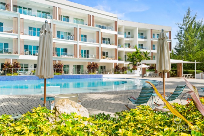 AURA  OCEANVIEW THREE BED TOWNHOME WITH DEN