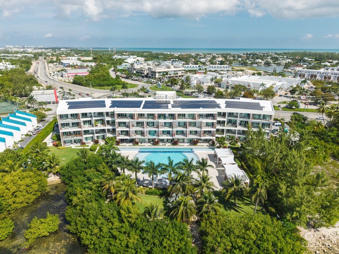 AURA  OCEANVIEW THREE BED TOWNHOME WITH DEN