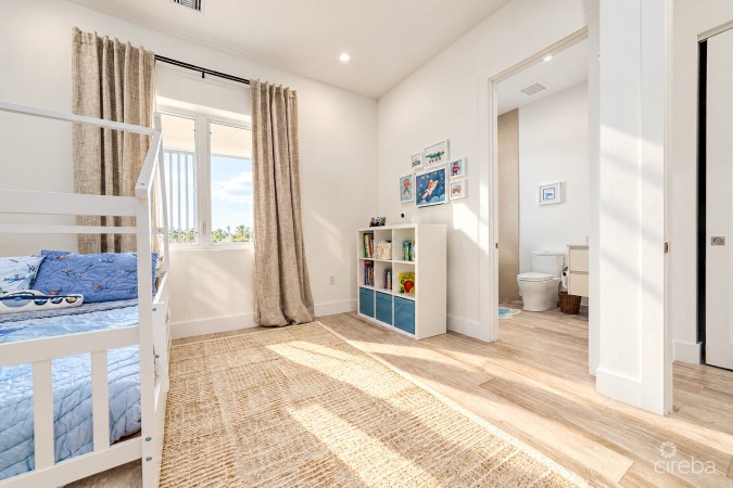 AURA  OCEANVIEW THREE BED TOWNHOME WITH DEN
