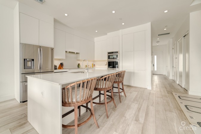 AURA  OCEANVIEW THREE BED TOWNHOME WITH DEN
