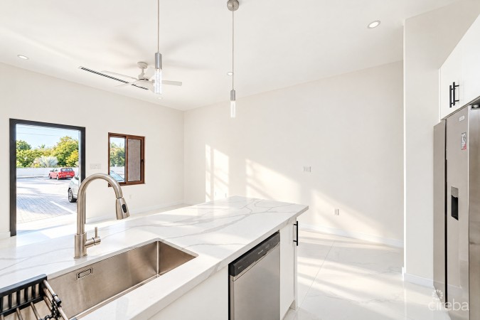 NORTH PALM HEIGHTS - END UNIT #7