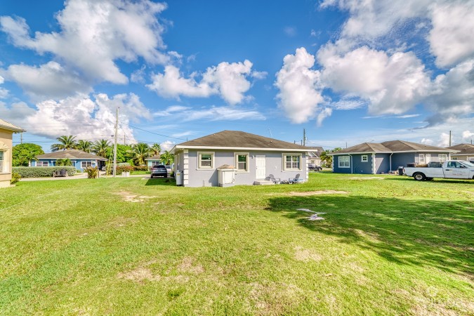 3 BEDROOM HOME ON DUPLEX LOT W/APPROVED PLANS FOR  ADDITIONAL 4-BEDROOM HOME