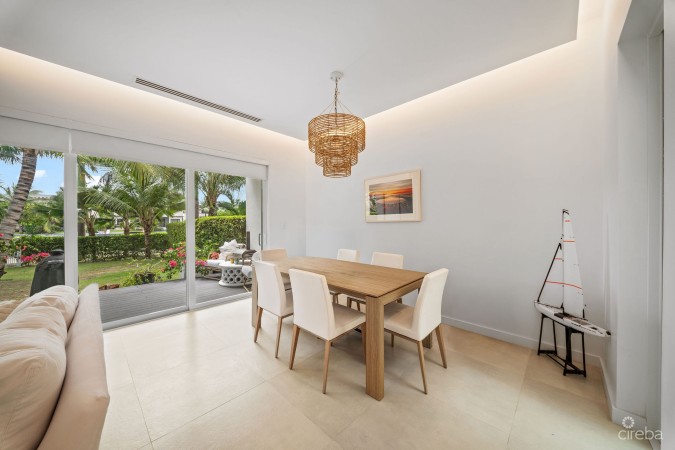 SOLARA #104 | LUXURY TOWNHOUSE IN CRYSTAL HARBOUR