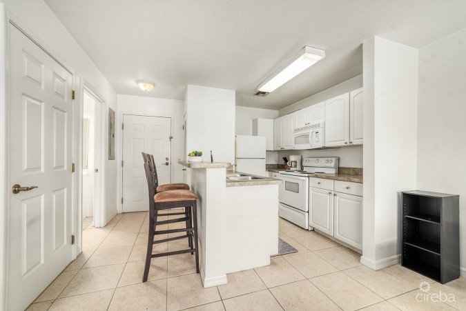 LAKESIDE 1 BED / 1 BATH NEAR CAMANA BAY