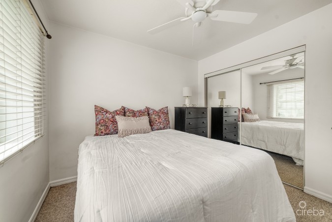 LAKESIDE 1 BED / 1 BATH NEAR CAMANA BAY