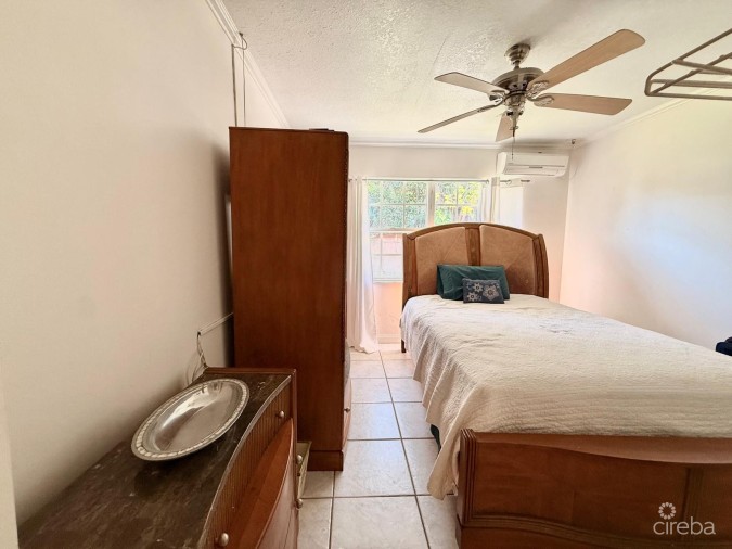 4 BEDROOM DOUBLE LOT HOME  IN PROSPECT