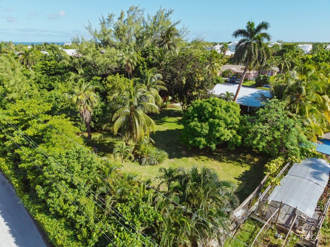 RARE DOUBLE-LOT OASIS BUNGALOW  WITH POOL IN SNUG HARBOUR