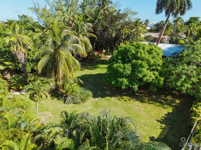 RARE DOUBLE-LOT OASIS BUNGALOW  WITH POOL IN SNUG HARBOUR