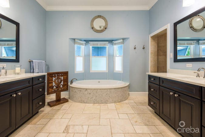 SEVEN MILE BEACH CORRIDOR FAMILY HOME