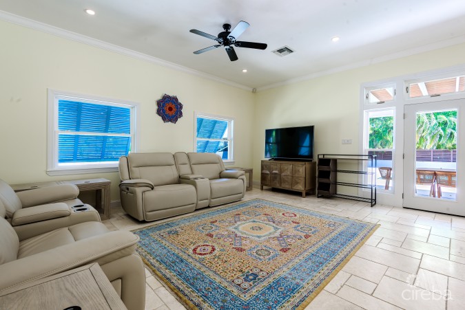SEVEN MILE BEACH CORRIDOR FAMILY HOME