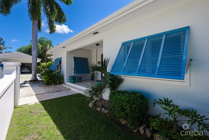 SEVEN MILE BEACH CORRIDOR FAMILY HOME