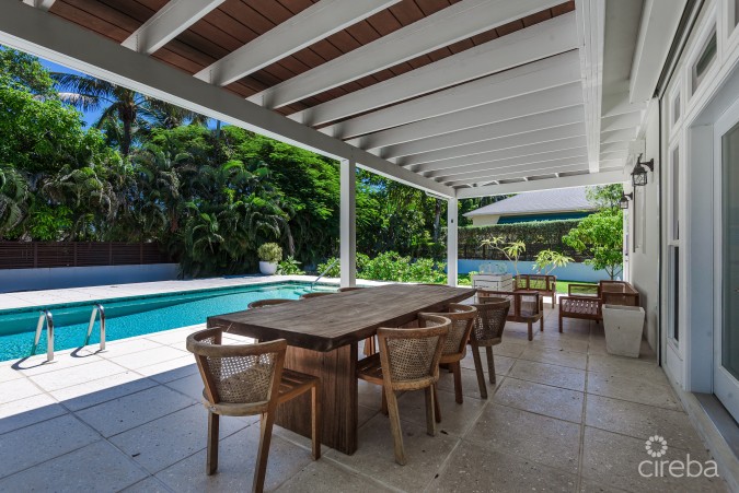 SEVEN MILE BEACH CORRIDOR FAMILY HOME