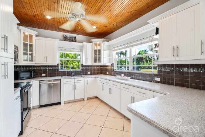 CHARMING SAVANNAH HOME WITH PICTURE PERFECT STREET APPEAL!