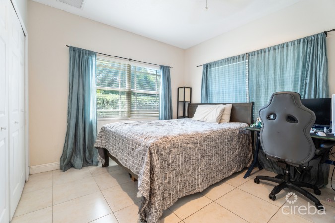 CHARMING SAVANNAH HOME WITH PICTURE PERFECT STREET APPEAL!