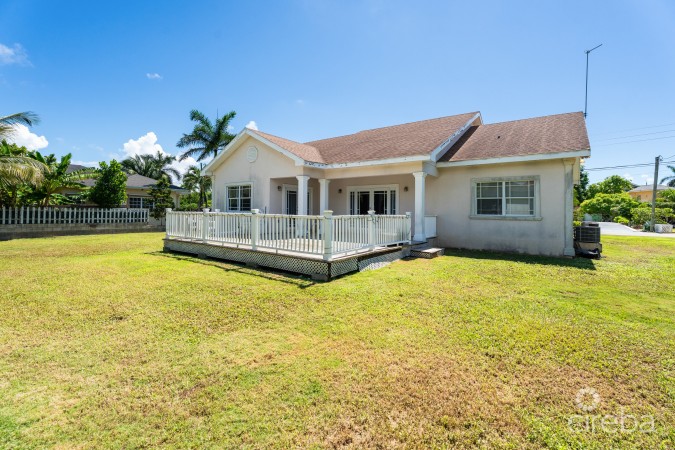 CHARMING SAVANNAH HOME WITH PICTURE PERFECT STREET APPEAL!